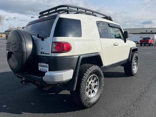 Photo 3 of 30 of 2011 Toyota FJ Cruiser Base