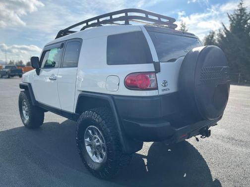 Photo 5 of 30 of 2011 Toyota FJ Cruiser Base