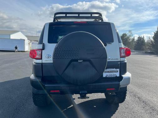 Photo 4 of 30 of 2011 Toyota FJ Cruiser Base
