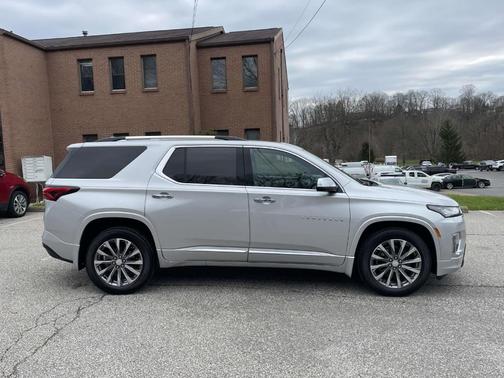 Silver Ice 2022 Chevrolet Traverse Premier