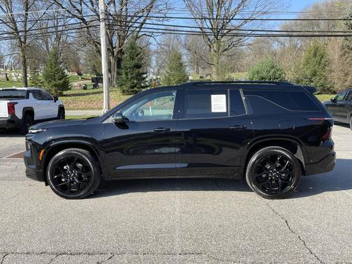 Mosaic Black 2024 Chevrolet Traverse RS