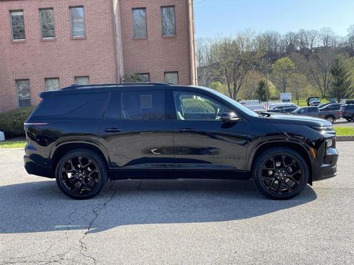 Mosaic Black 2024 Chevrolet Traverse RS