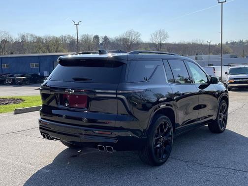 Mosaic Black 2024 Chevrolet Traverse RS