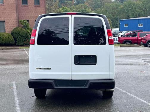 2024 Chevrolet Express 3500 LS