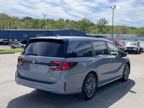 Sonic Gray Pearl 2025 Honda Odyssey Touring