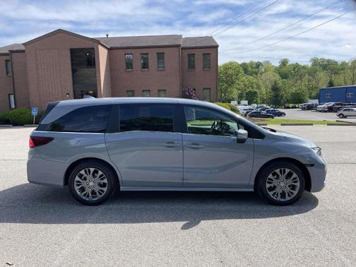 Sonic Gray Pearl 2025 Honda Odyssey Touring