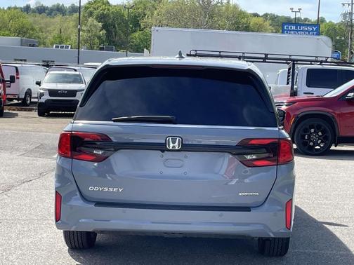 Sonic Gray Pearl 2025 Honda Odyssey Touring