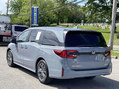 Sonic Gray Pearl 2025 Honda Odyssey Touring