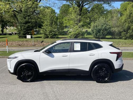 Summit White 2024 Chevrolet Trax ACTIV