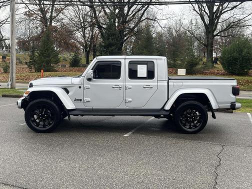 2022 Jeep Gladiator Overland