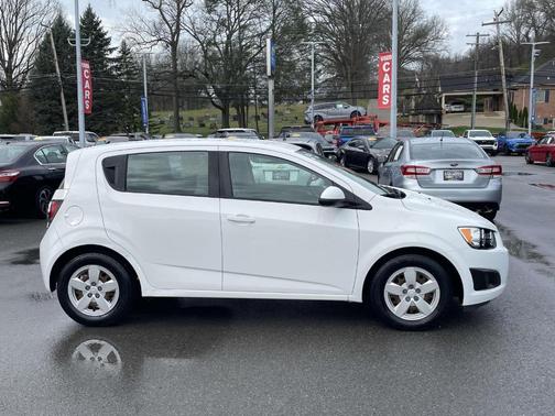 Summit White 2014 Chevrolet Sonic LS