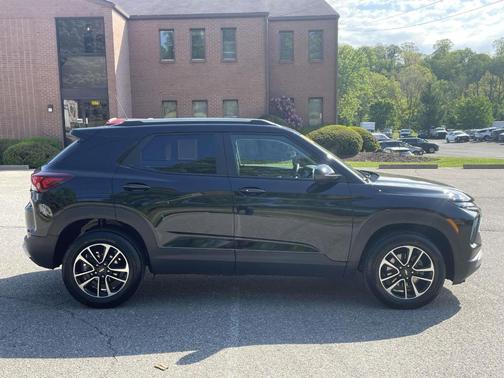 Mosaic Black 2025 Chevrolet Trailblazer LT