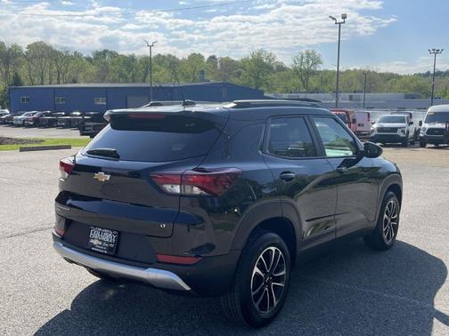 Mosaic Black 2025 Chevrolet Trailblazer LT