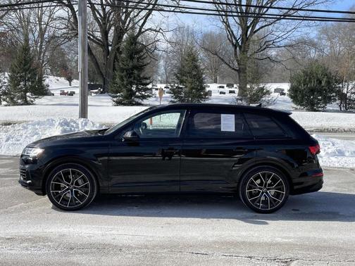 2022 Audi Q7 55 Premium