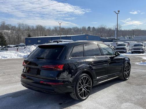 2022 Audi Q7 55 Premium
