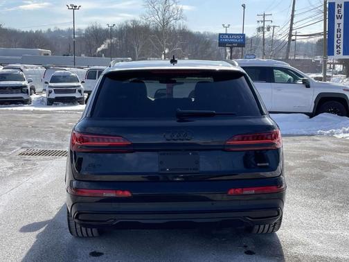 2022 Audi Q7 55 Premium