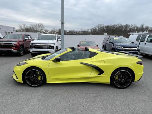 Yellow 2021 Chevrolet Corvette Stingray w/2LT
