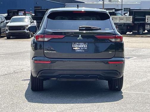 2023 Mitsubishi Outlander SE