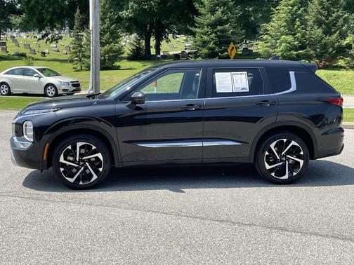 2023 Mitsubishi Outlander SE