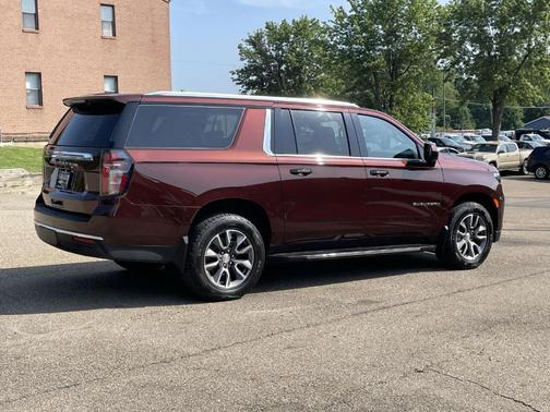 2023 Chevrolet Suburban LS