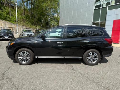 2019 Nissan Pathfinder S