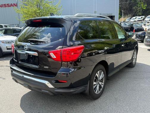 2019 Nissan Pathfinder S