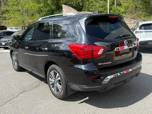 2019 Nissan Pathfinder S