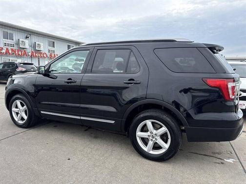 BLACK 2017 Ford Explorer XLT