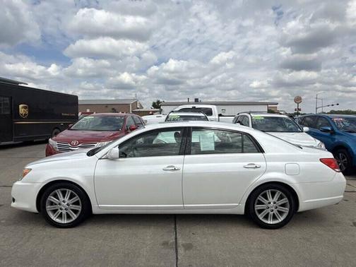 WHITE 2010 Toyota Avalon XL