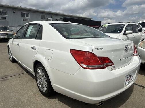 WHITE 2010 Toyota Avalon XL
