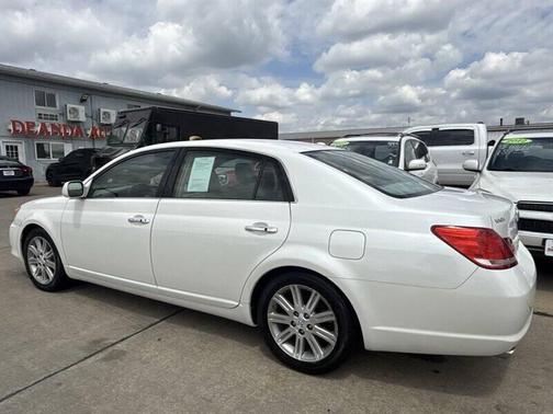 WHITE 2010 Toyota Avalon XL