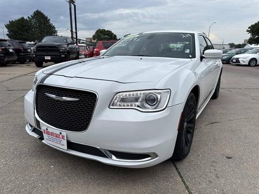2016 Chrysler 300 Limited
