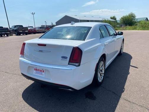 2016 Chrysler 300 Limited