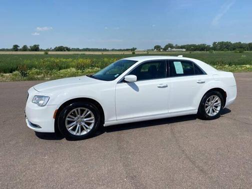 2016 Chrysler 300 Limited