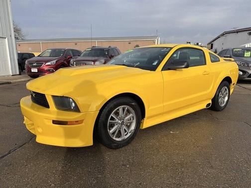 2005 Ford Mustang Deluxe