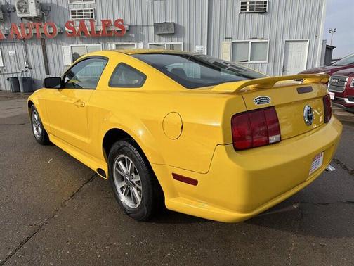 2005 Ford Mustang Deluxe