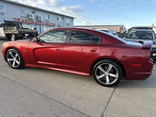 RED 2014 Dodge Charger SXT