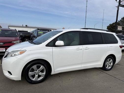 2017 Toyota Sienna LE