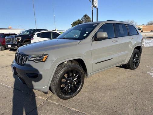 2022 Jeep Grand Cherokee Laredo