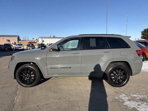 2022 Jeep Grand Cherokee Laredo