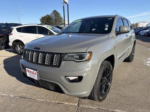 2022 Jeep Grand Cherokee Laredo