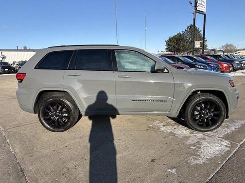 2022 Jeep Grand Cherokee Laredo