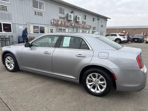 2015 Chrysler 300 Limited