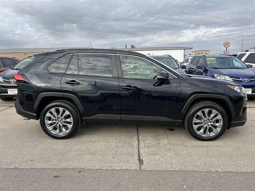 2020 Toyota RAV4 XLE Premium