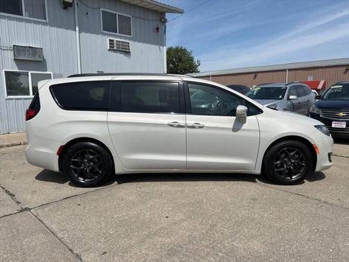 2019 Chrysler Pacifica Touring-L Plus