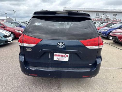 2011 Toyota Sienna LE