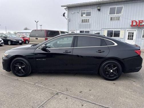 Mosaic Black Metallic 2017 Chevrolet Malibu 1LS