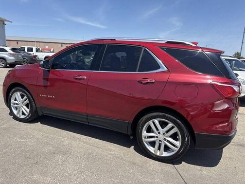 RED 2018 Chevrolet Equinox Premier w/2LZ