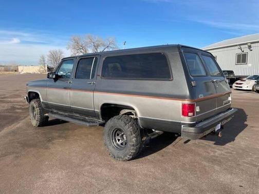 1990 GMC Suburban V1500 4dr 4WD SUV