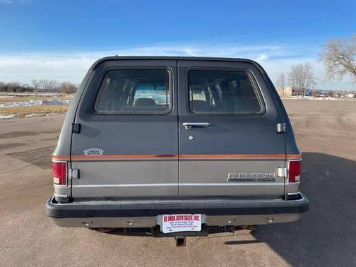 1990 GMC Suburban V1500 4dr 4WD SUV
